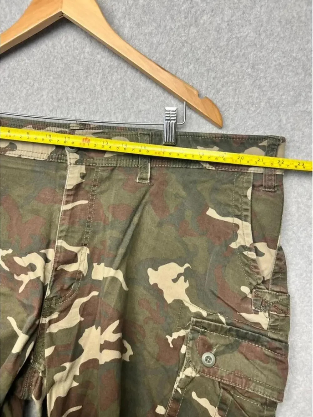 Vintage Y2K Foundry Camo Cargo Shorts Mens Size 46 Green 8